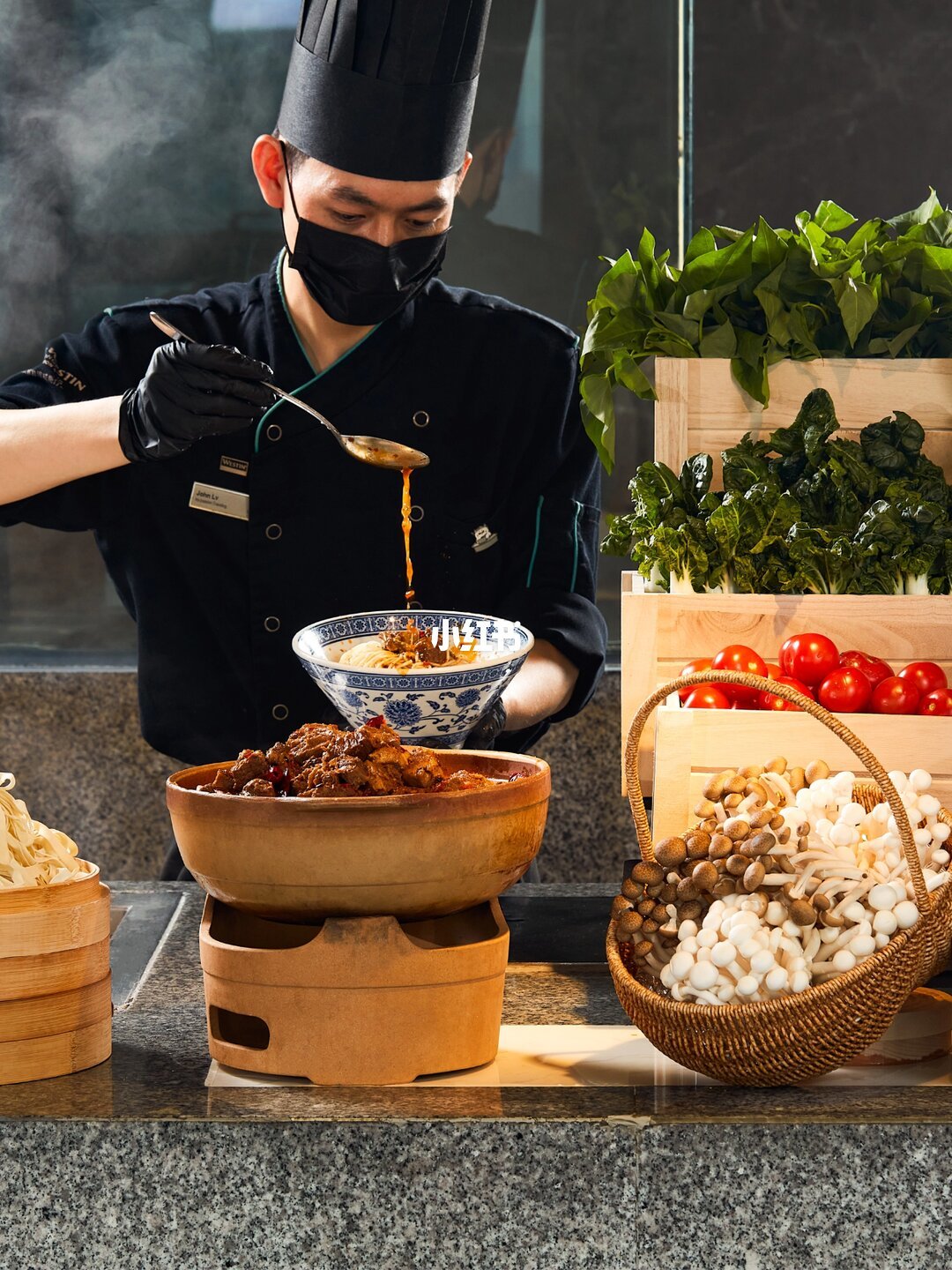 五星酒店把自助卖成了食堂:12888元的年卡,40元的剩菜盲盒