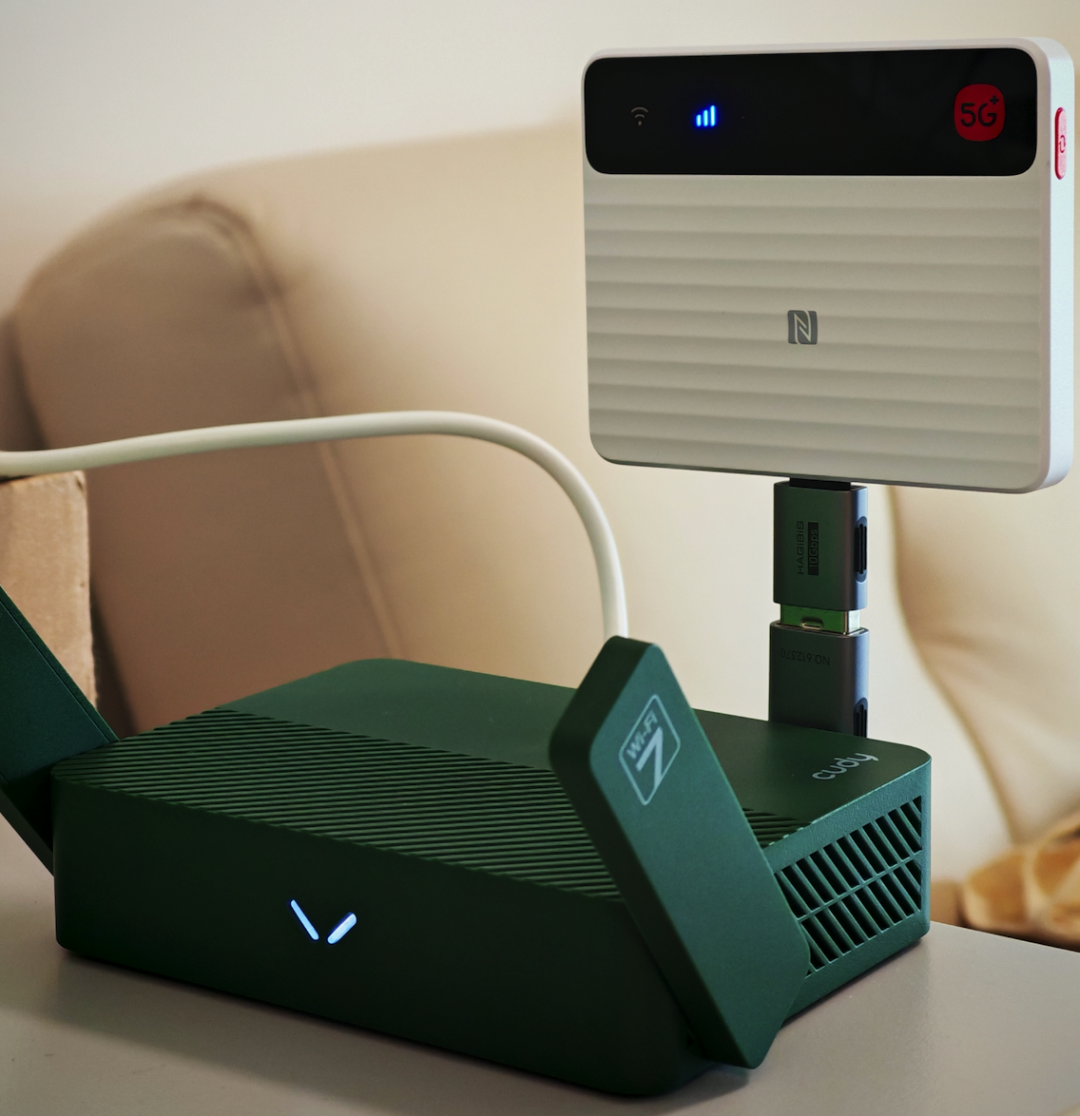 450 元的 5G 随身 WiFi 刷上 OpenWrt：跑分压过 N5105，但当软路由还差三样东西