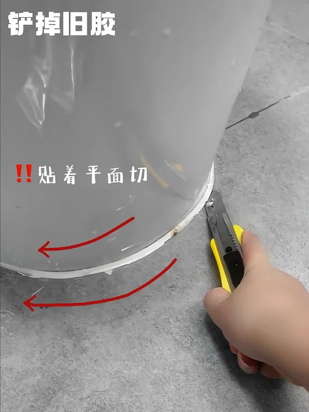 玻璃胶发黑发霉，先别刷也别拿刀刮！轻霉用84敷，重霉用啫喱，这种直接重打