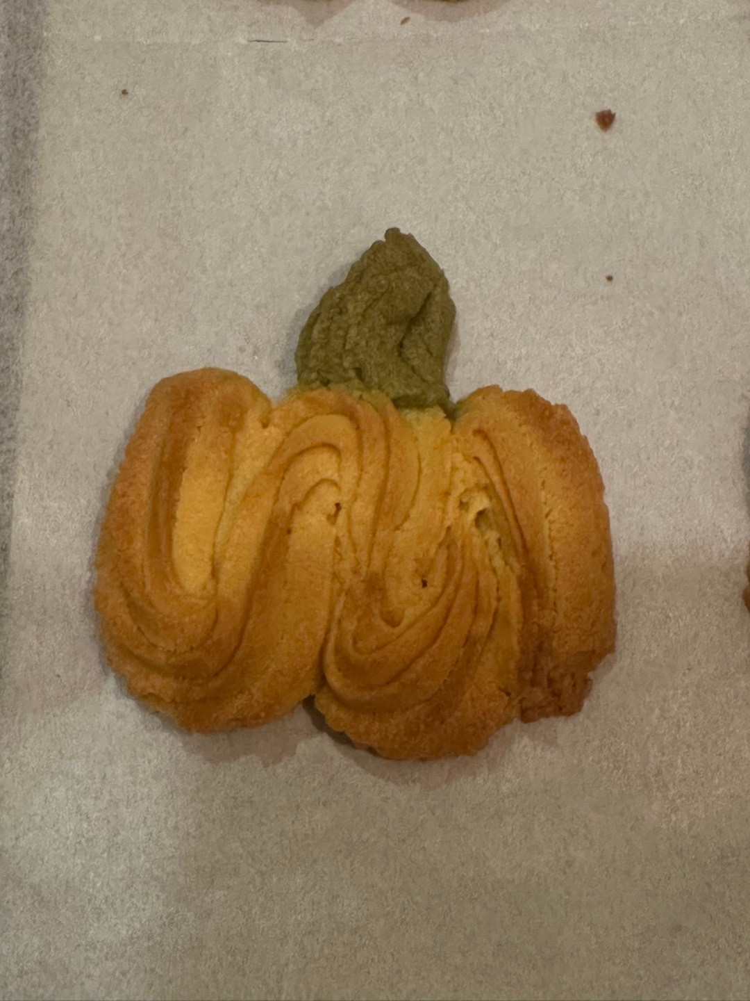 超长蛋挞凉了,万圣夜的C位还得自己烤