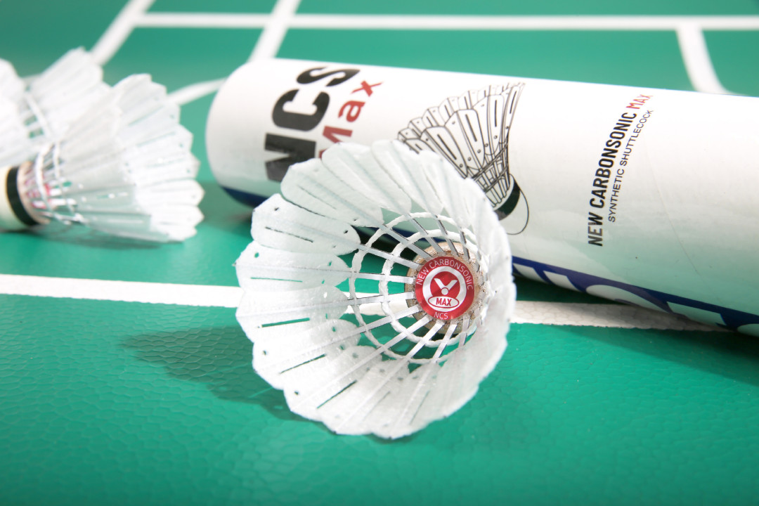 威克多新碳音MAX进了BWF,天然球却降价了:这颗人造球现在该不该买
