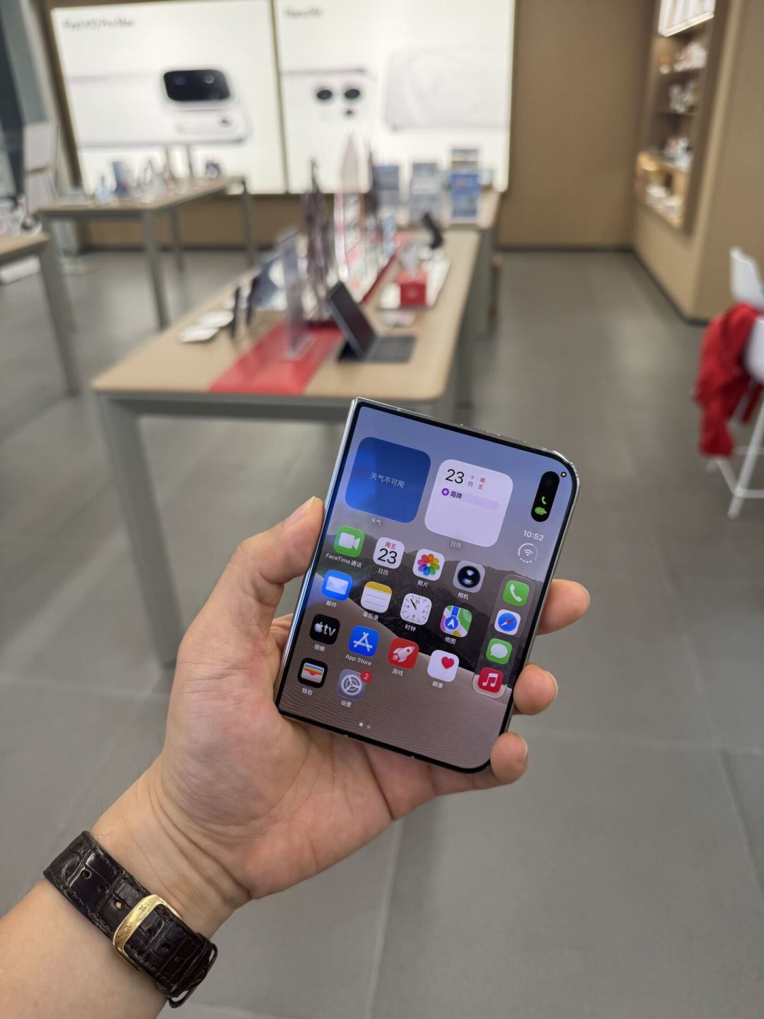 一拆封就内屏开裂：iPhone Duo炸屏风波，这3件事得先核实