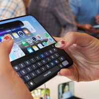 20万台！iPhone Duo首销4天卖爆，15999元折叠屏真猛