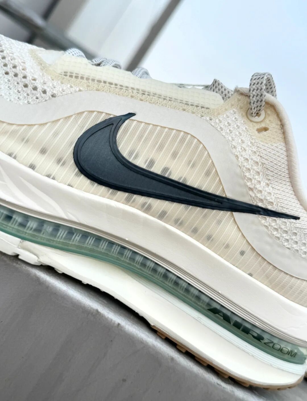 Nike Pegasus Premium:气垫弯成脚的形状,能代替碳板吗?