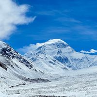 西藏南部局地特大暴雪“同期少见”：多县景区关停、部分客运班线停运，现在去高原旅行要注意什么