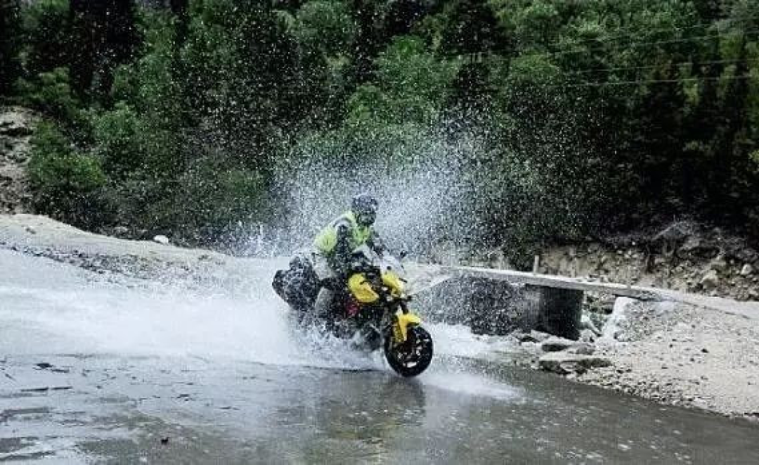 张雪在水上漂，你在雨天飘，是同一套物理