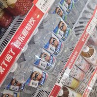 便利店里，印着姆巴佩脸的补水啦卖不动了：下架、反过来放、贴纸盖脸，这笔账谁来买单？