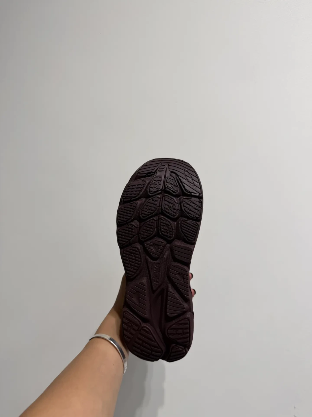 加了 GORE-TEX 的跑鞋，到底是雨天刚需还是闷脚税？
