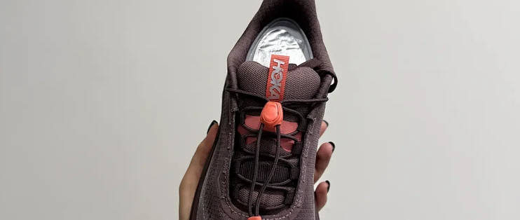 加了 GORE-TEX 的跑鞋，到底是雨天刚需还是闷脚税？