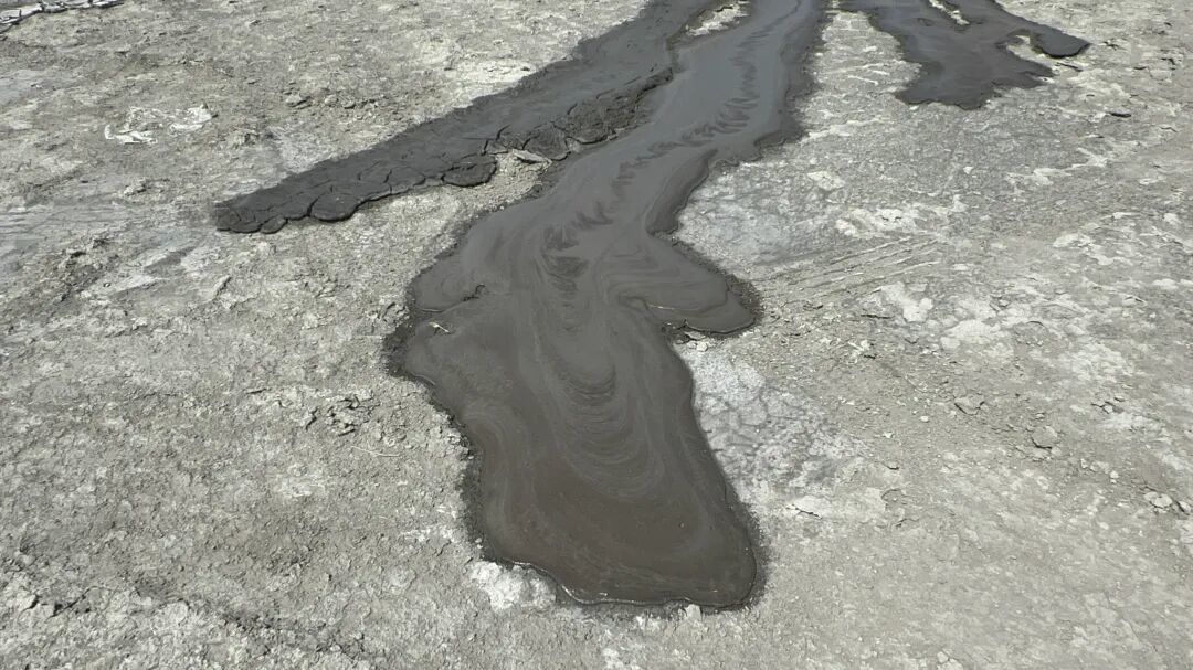 阿塞拜疆“冷火山”:400座泥火山全球近半,火山口能徒手摸