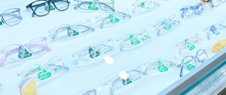 给爸妈配老花镜，先核处方单上3个数字｜度数、瞳距、散光轴位，什么情况能直接买成品