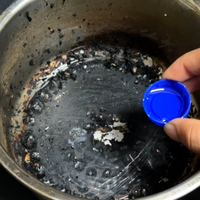 邪修家务越看越上头：塑料袋擦油污、白醋煮糊锅都有原理，就这一招是玩命