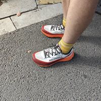 拿天空跑冠军的是迈乐，大家却只记得它的徒步鞋