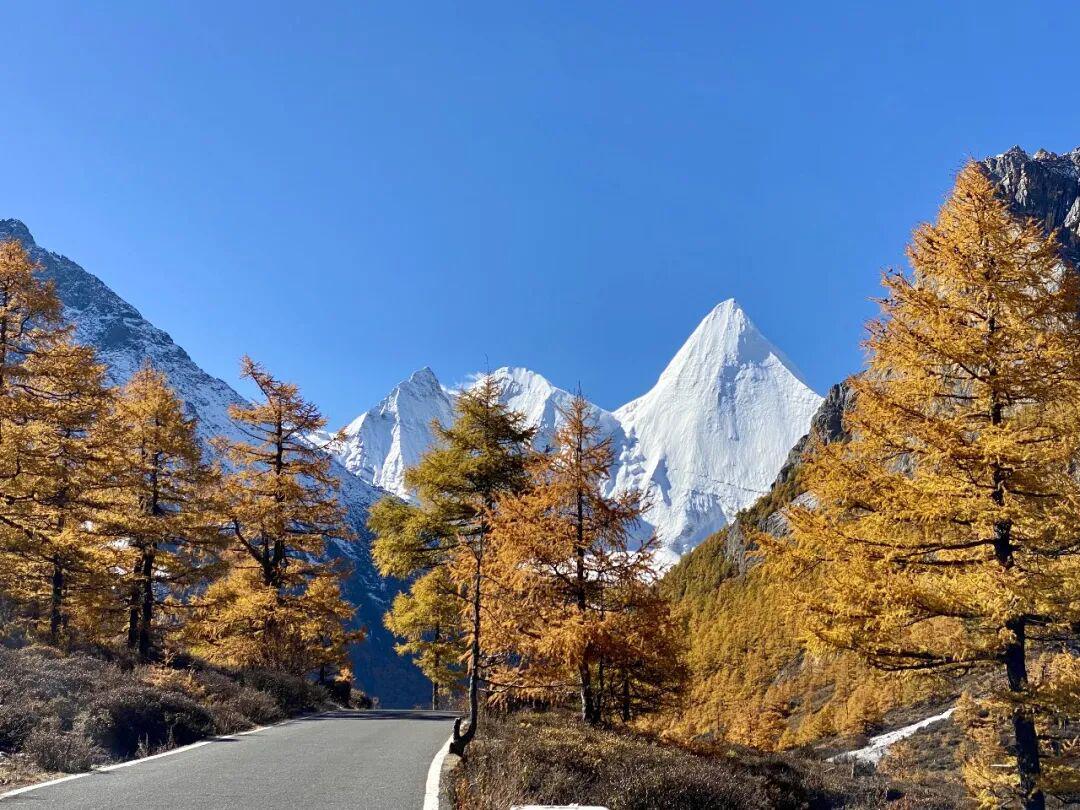 亚丁免票进入尾声:刷爆大转山美图前,先算第一晚睡多高