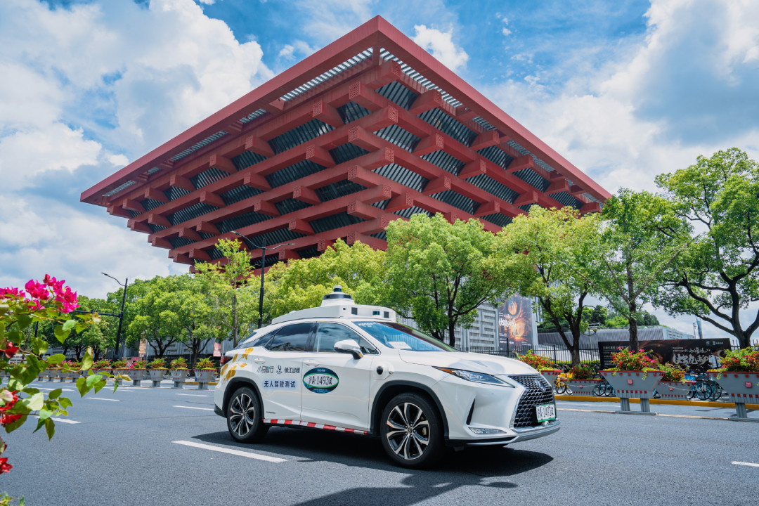 上海把无人出租写进条例：14元起步的Robotaxi，要转正了