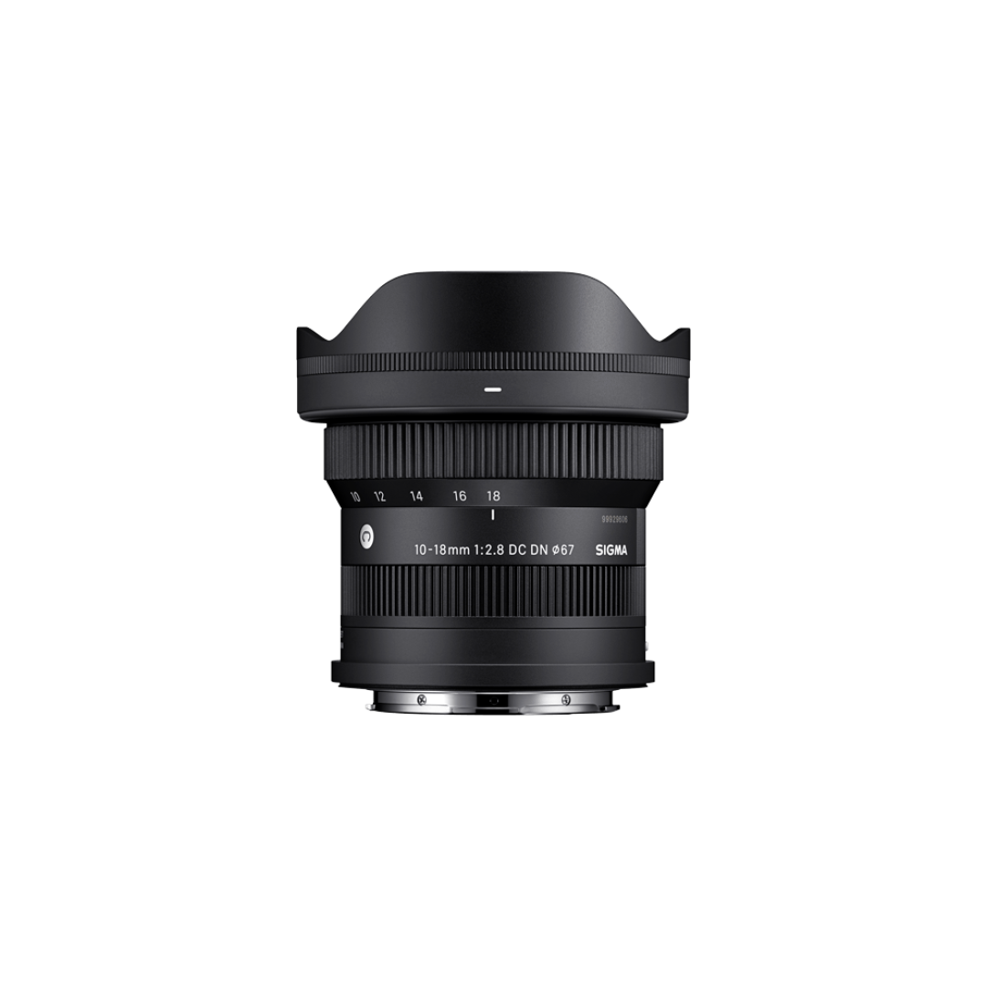 三支镜头940克,覆盖15-180mm:半画幅的F2.8「大三元」,其实是一套全画幅F4