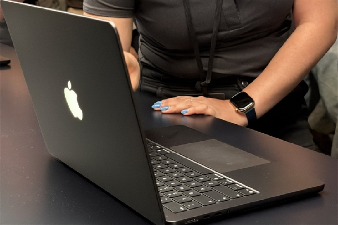 MacBook Pro加入触控屏!最高卖12万元 用不了苹果手写笔