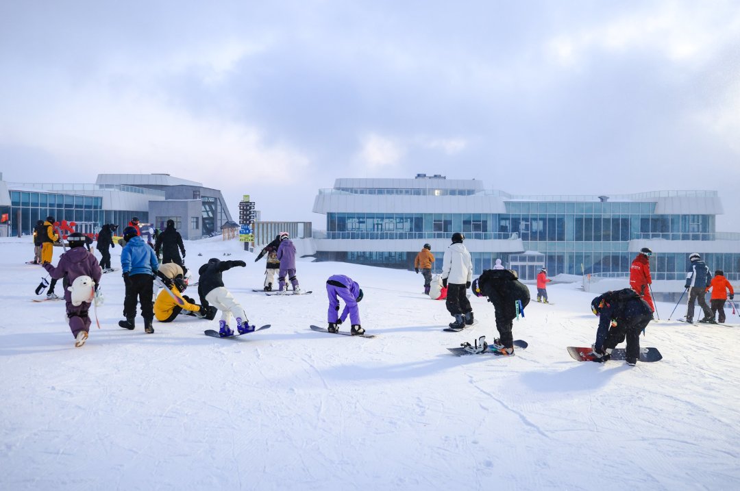 崇礼10月23日开板,整套装备租到129元:双11,第一次滑雪,先别买雪板