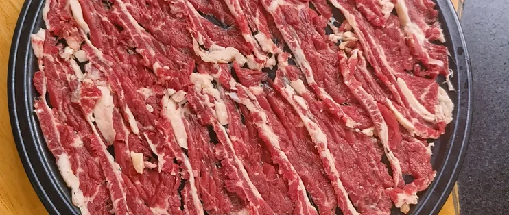 一锅菌汤如何不走样：牛宝贝从选料到上桌的品控拆解