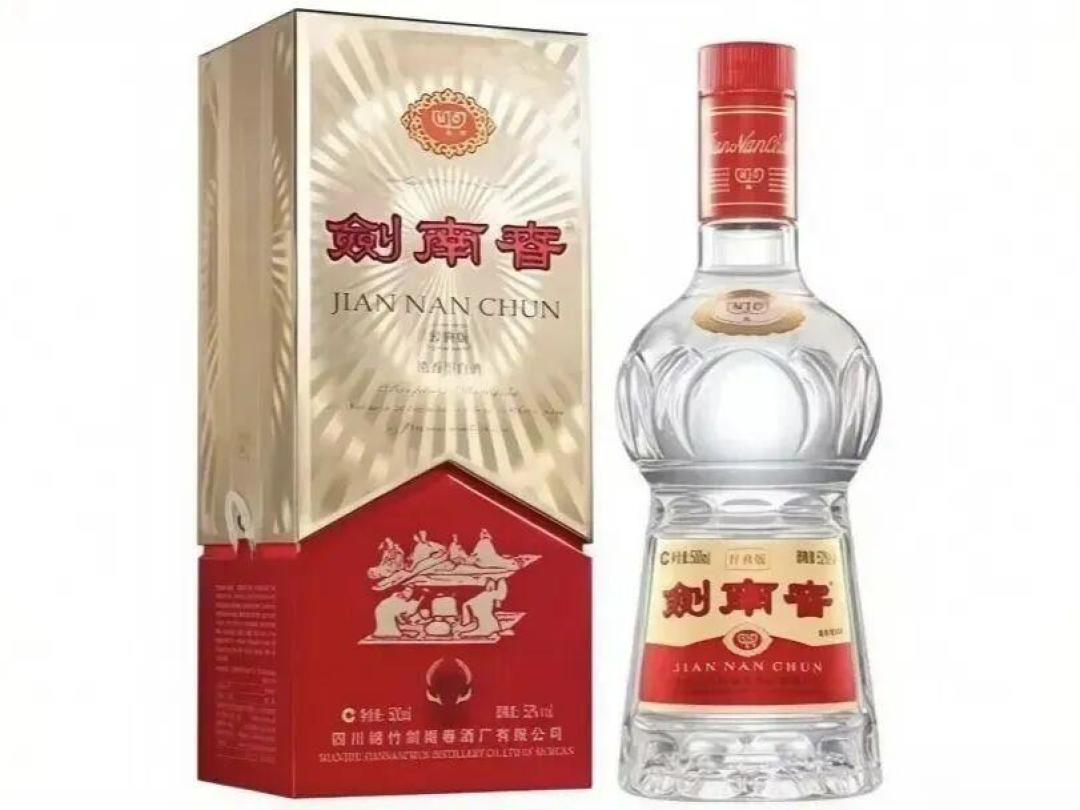 400元白酒王座之争:水晶剑被青花20和特曲60围咬,你买谁?