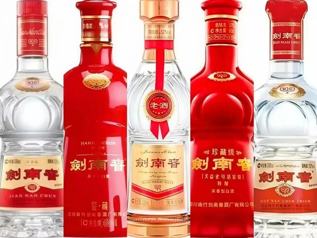 400元白酒王座之争:水晶剑被青花20和特曲60围咬,你买谁?