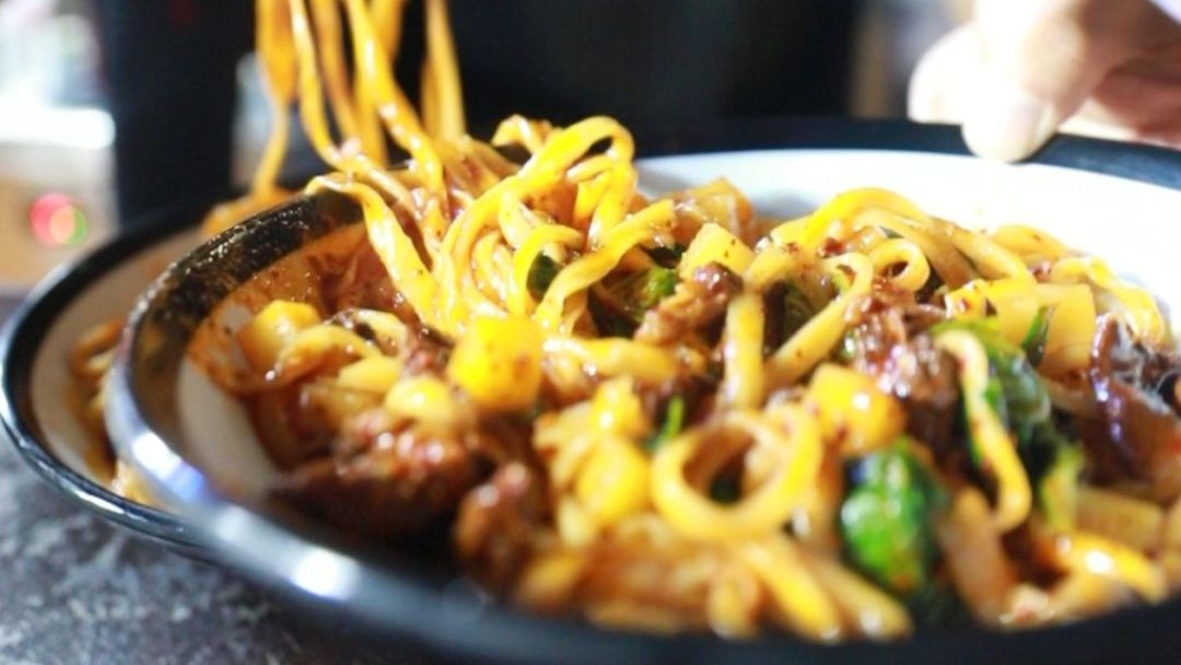 8串36元，2元还能买一杯关东煮：现在的路边摊，分成了两种