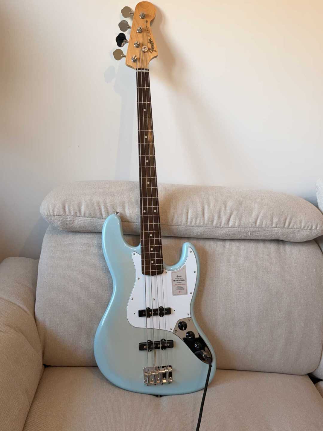 秋山澪的 J Bass 和山田凉的 P Bass 不是一回事:双11买第一把贝斯,先分清这三点