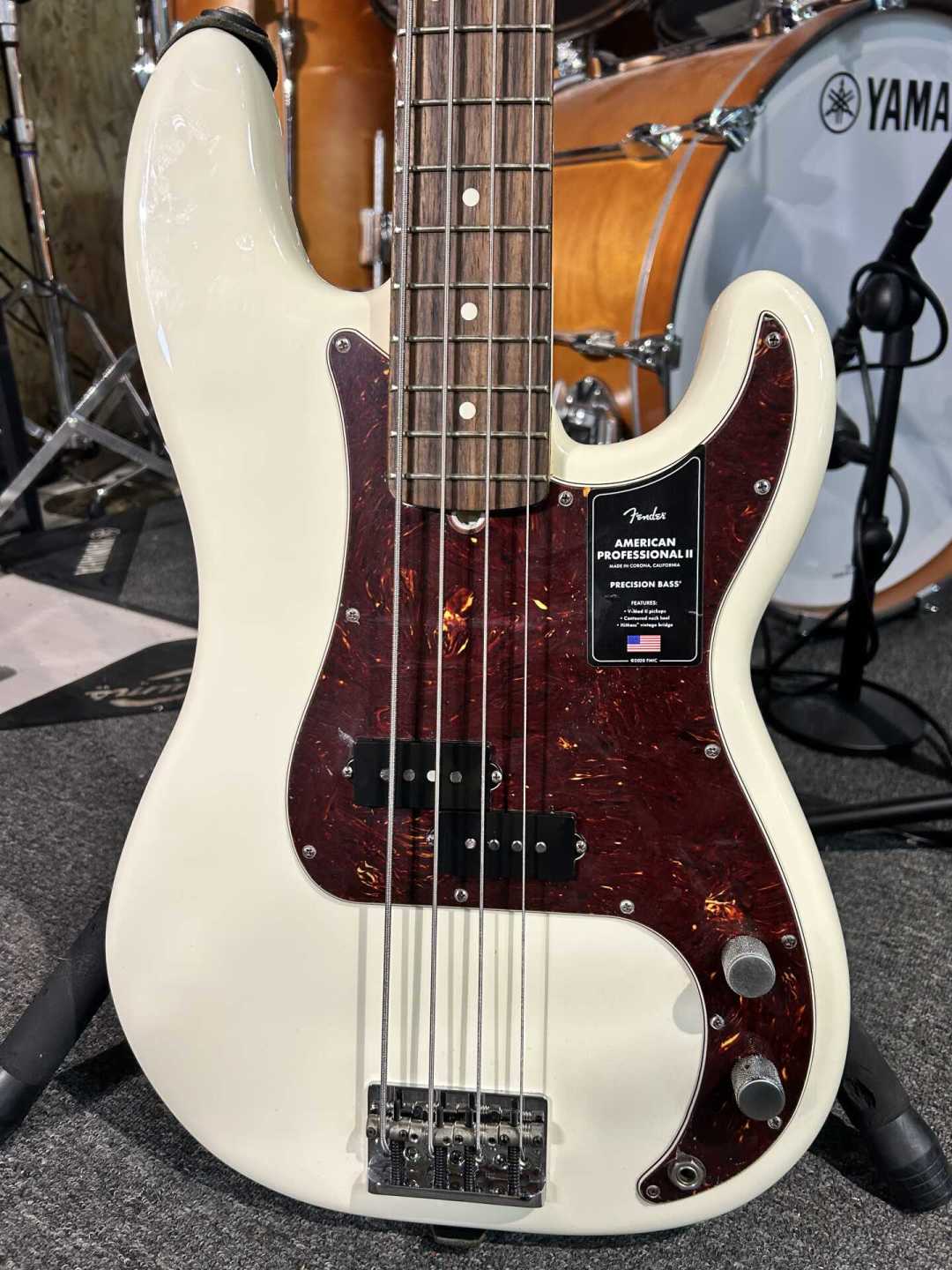 秋山澪的 J Bass 和山田凉的 P Bass 不是一回事:双11买第一把贝斯,先分清这三点