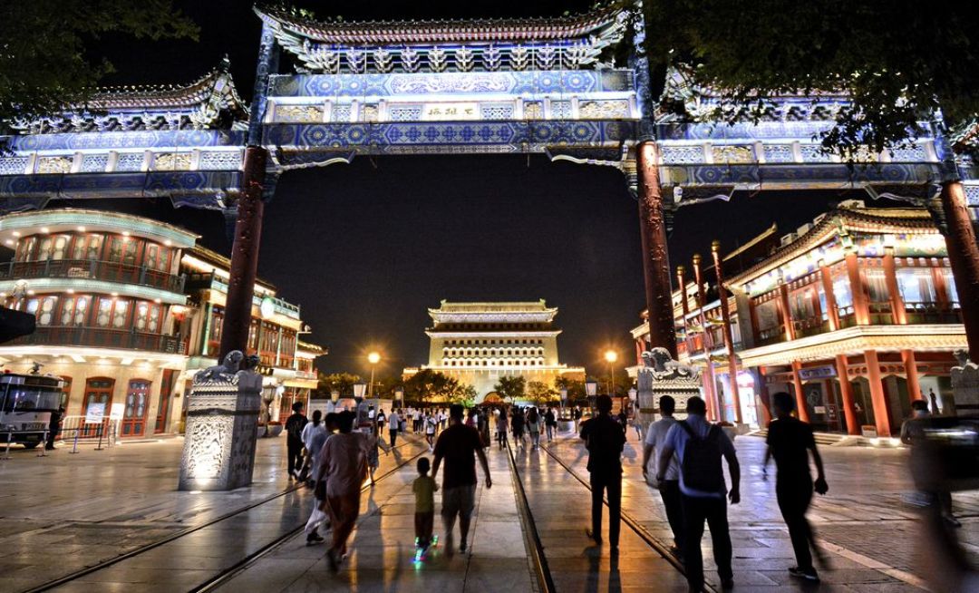 灯一亮,几万人同时往外走:散场那40分钟,先看懂出口、末班车和接驳车