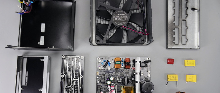 双PCIe5.1接口配置，曜越科技1200W金牌全模组碳化硅电脑电源拆解