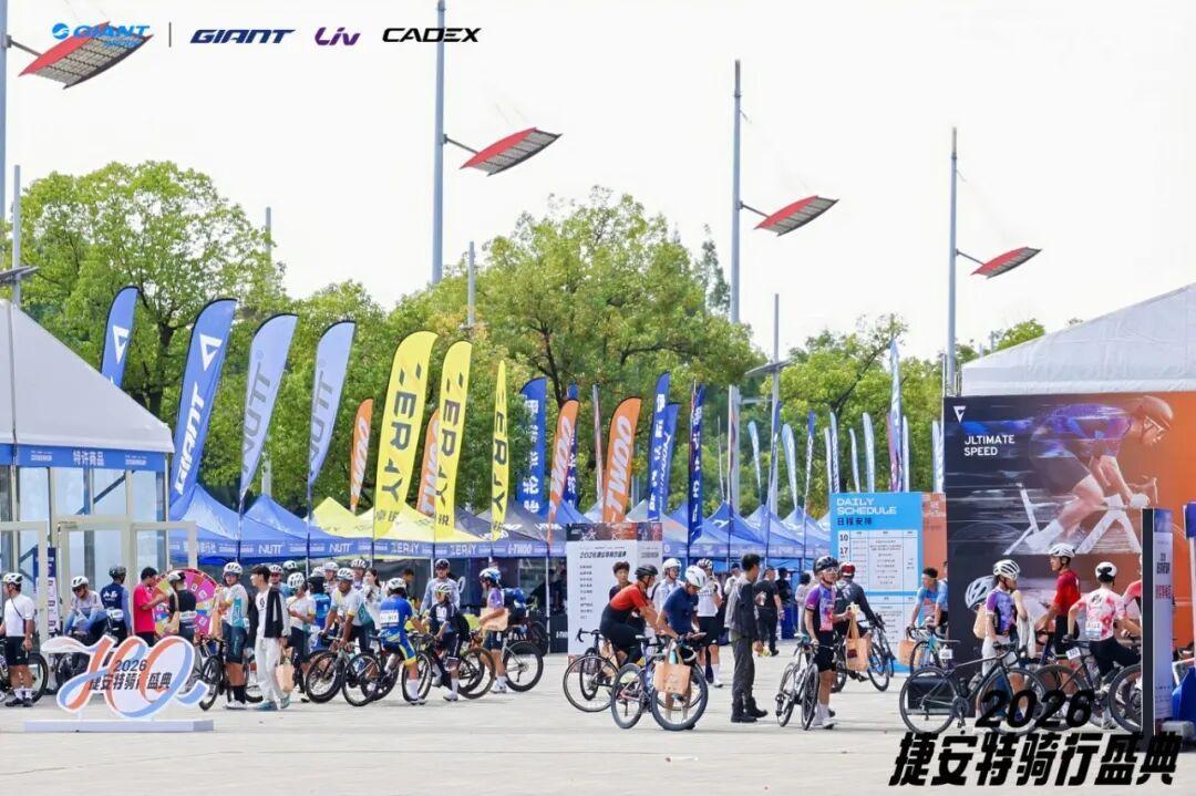 F1赛道被自行车占了:五千车友冲上大直道,环意冠军也下场了
