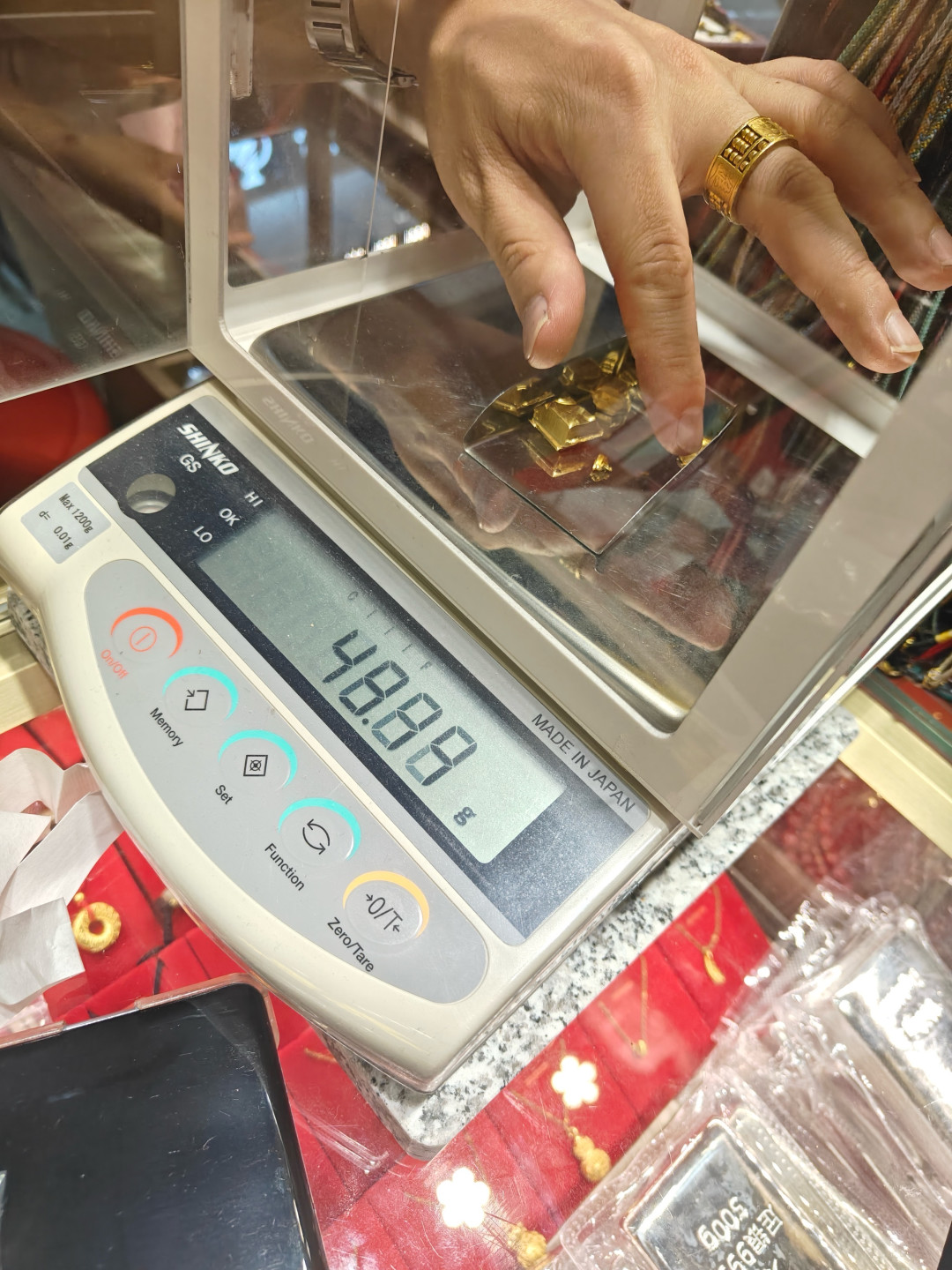 230万张假珠宝证书卖给2800多人:双11买珠宝,先查机构,再对克重
