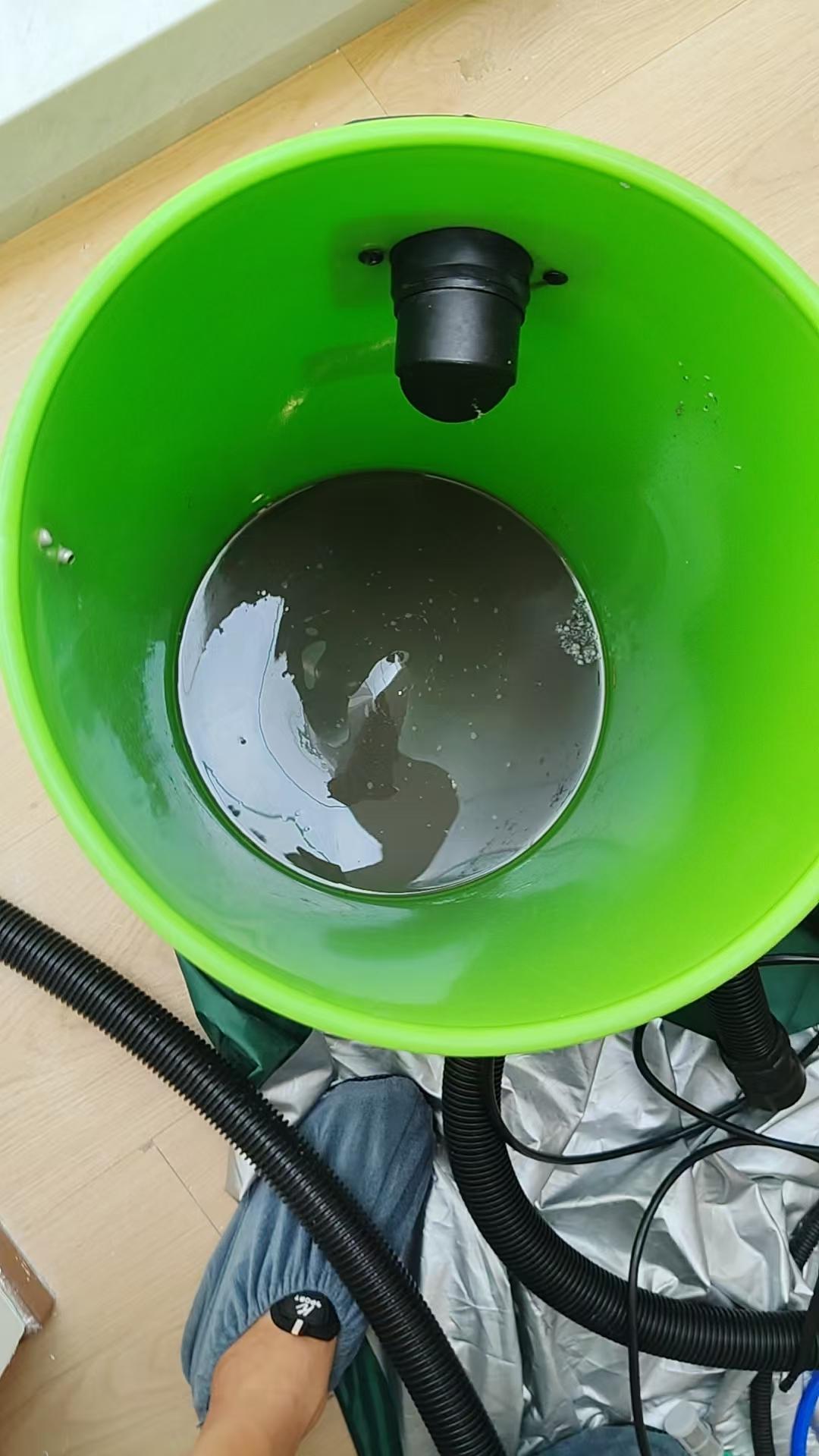 洗沙发洗出半桶黑水？双11买布艺清洗机前，先过干不干、用不用得勤这两关