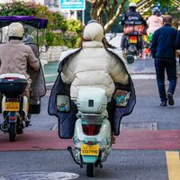 33岁高血压小伙穿短袖“秋冻”，脑出血进了ICU：冷风不是用来扛的