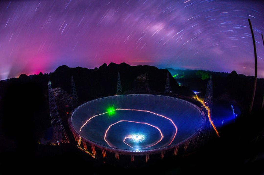 十月底，银河沉下去，仙女座升上来：拍星星的人开始算一笔时间账