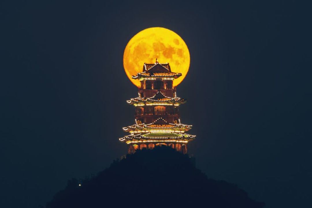 十月底，银河沉下去，仙女座升上来：拍星星的人开始算一笔时间账