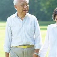 爸妈牙齿明明还在，怎么吃饭越来越费劲？