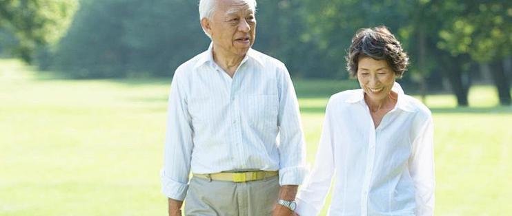 爸妈牙齿明明还在，怎么吃饭越来越费劲？