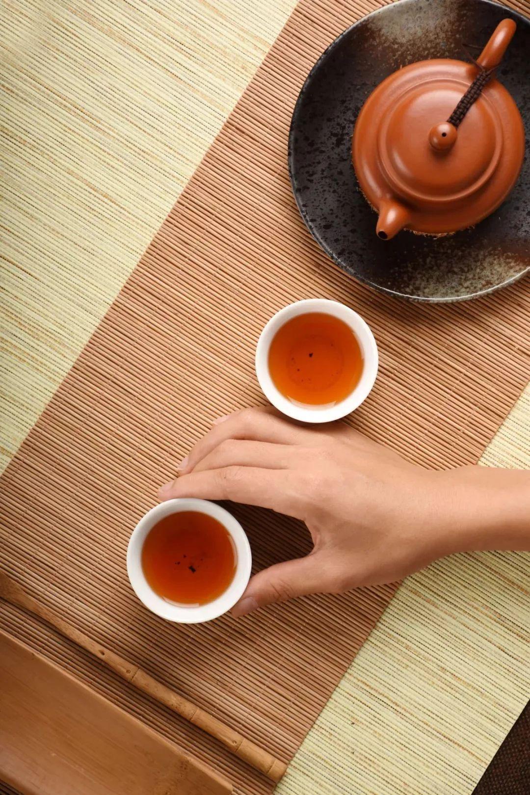 店里喝着香,回家一泡就锁喉?你的岩茶只是还没