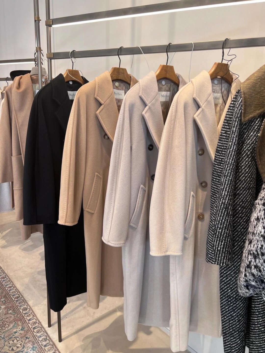一件大衣三选一：之禾、鄂尔多斯、MaxMara，一万块买料子还是买标