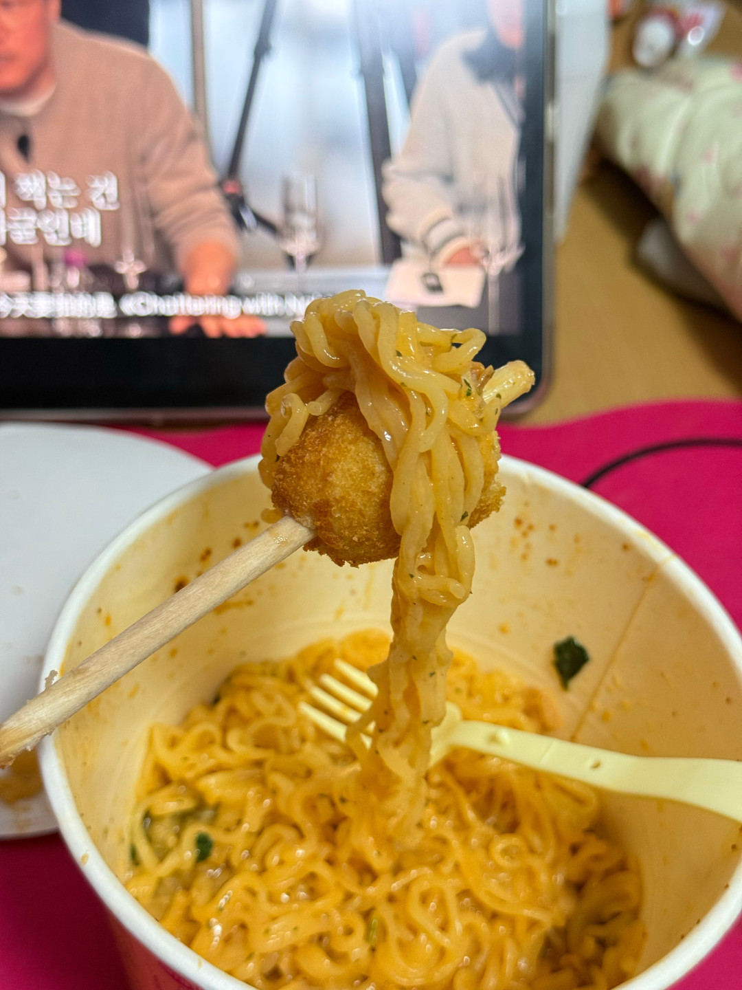辛拉面拓霸:把火鸡面的辣度砍到微辣,再裹一层芝士