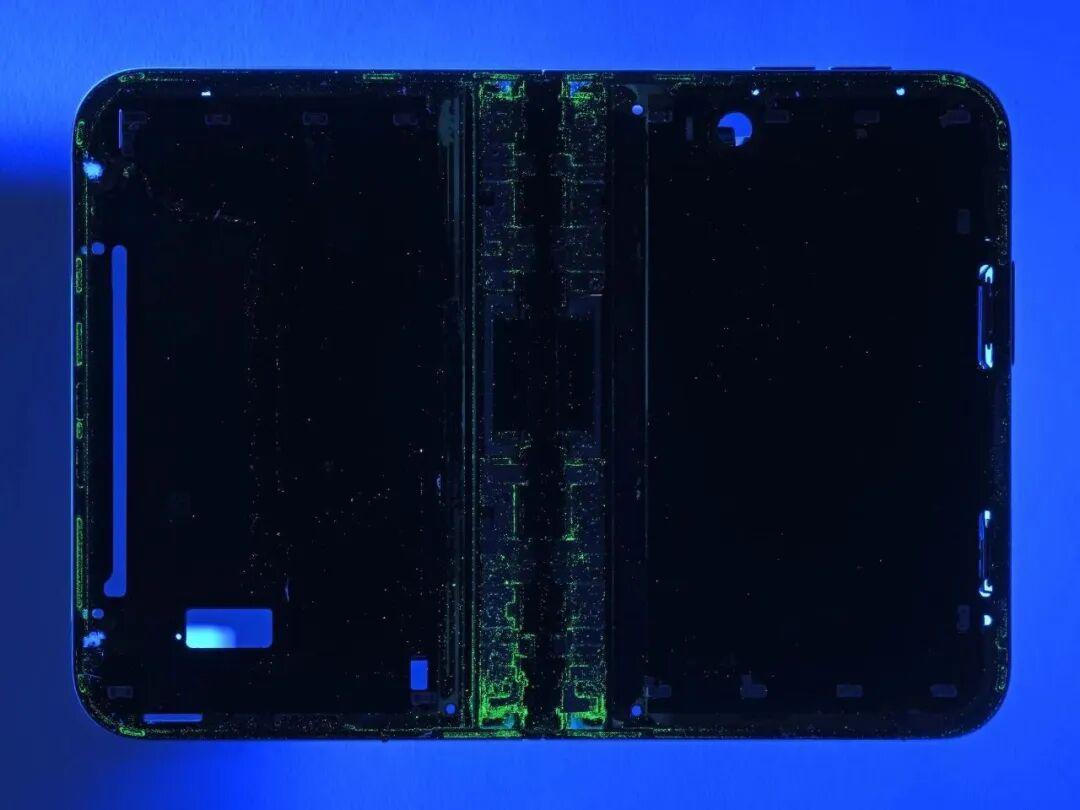 图纸没问题,手机却裂了:iPhone Duo 卡在最后一毫米
