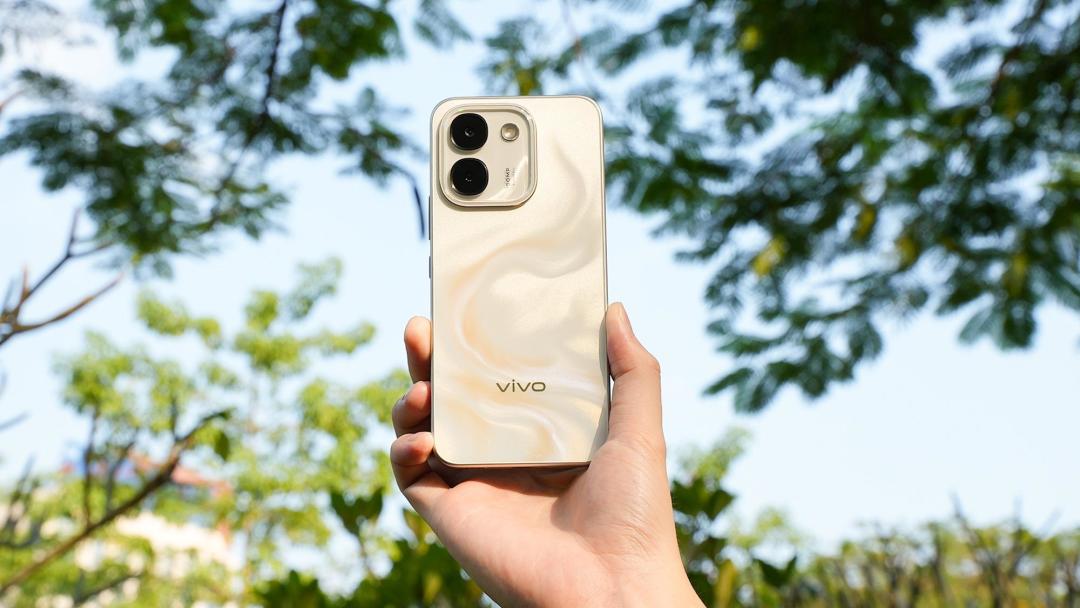 vivo Y600 今天开售,国补 1699:我还是想让你先看 1529 的 Y600 Pro,电池更大、充电快一倍