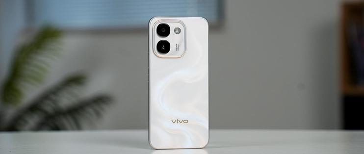 vivo Y600 今天开售，国补 1699：我还是想让你先看 1529 的 Y600 Pro，电池更大、充电快一倍