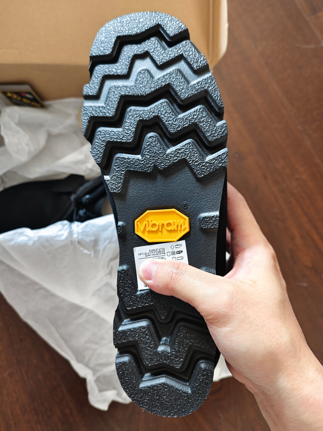 袋鼠鞋换了副登山底:Moncler×Clarks联名开卖,看懂这三双再决定掏不掏溢价