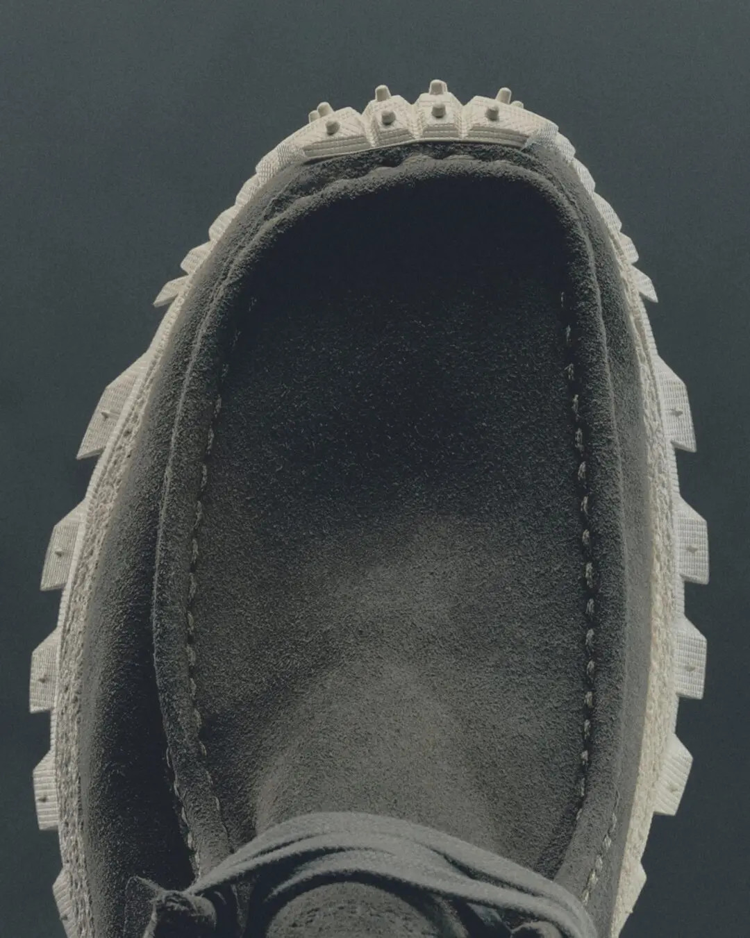 袋鼠鞋换了副登山底:Moncler×Clarks联名开卖,看懂这三双再决定掏不掏溢价