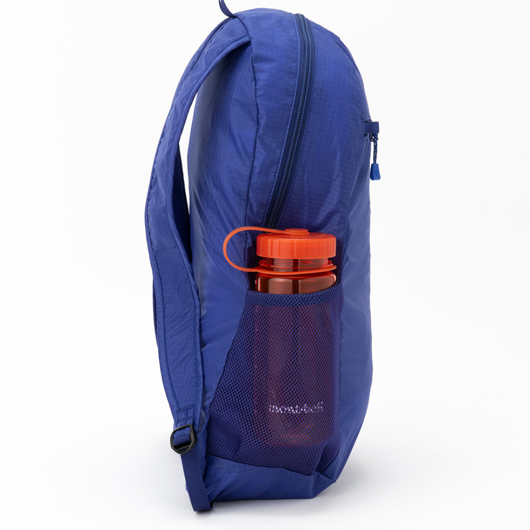 10L 的 mont·bell 双肩包，为什么有人塞得下 16 寸电脑，有人 13 寸就到顶