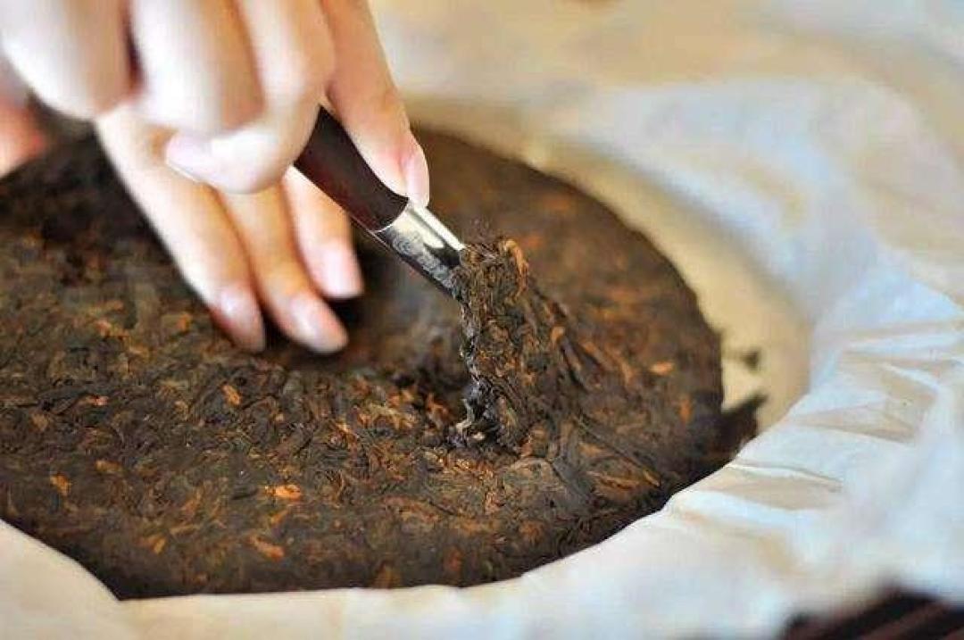 下关沱茶硬得撬不动?干撬、清蒸、微波,三条拆茶路的真实代价