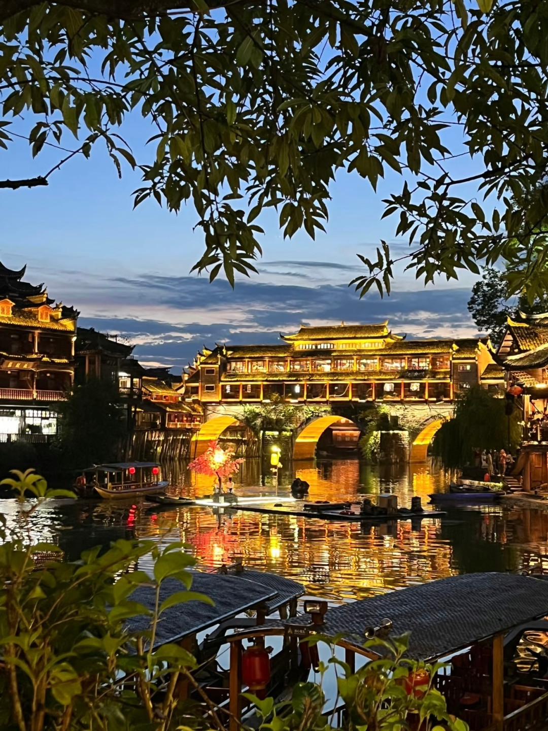 别买148元联票,别住酒吧街:十一月的凤凰古城终于舒服了