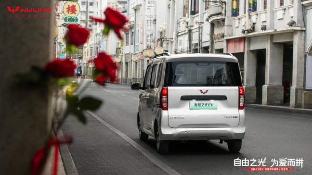 五菱之光EV“少4节电芯”吵翻了:等不等得到官方回话,不如先把提车前这4页拍清楚